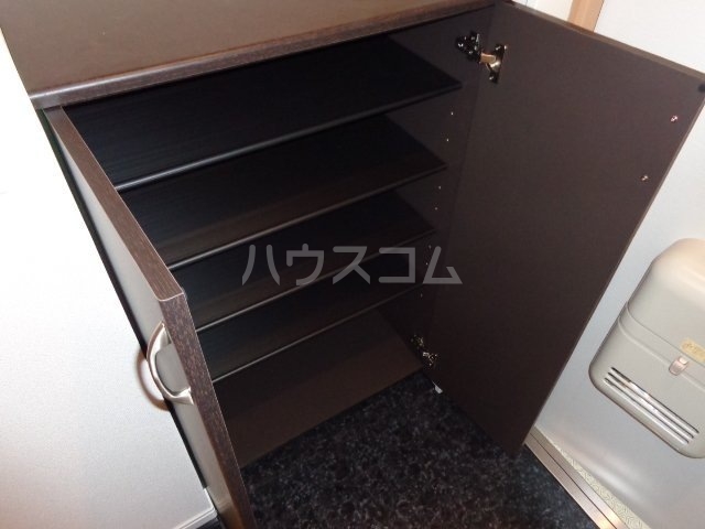 13/26 玄関
