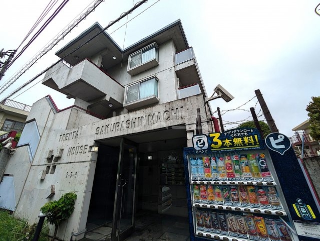 25/30 エントランス