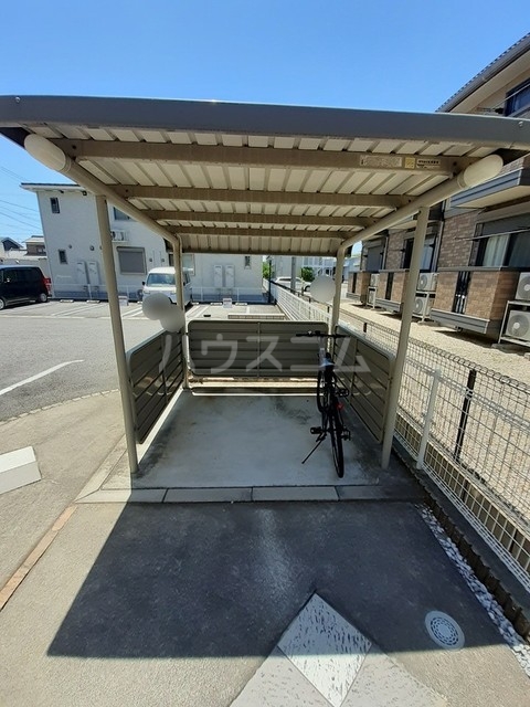 23/26 駐車場