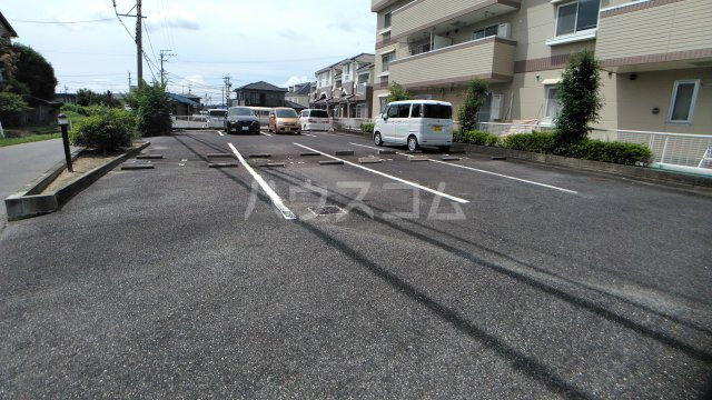 28/30 駐車場