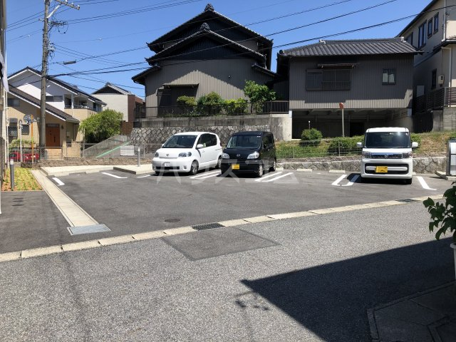 27/30 駐車場