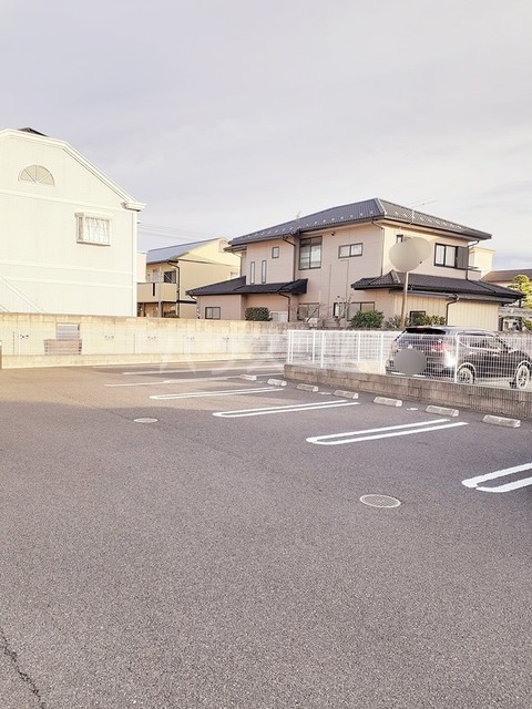 27/30 駐車場