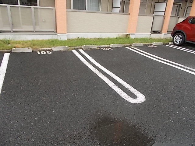 27/30 駐車場