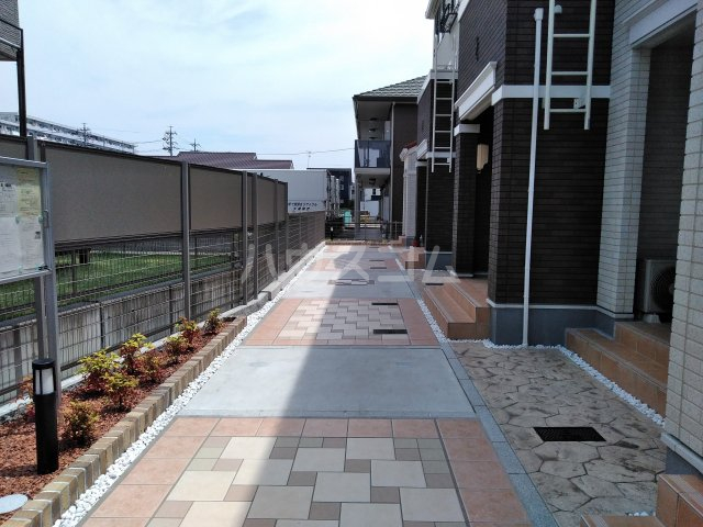 2/2 エントランス