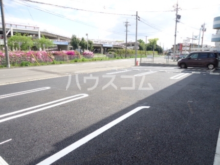 18/27 駐車場