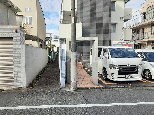 28/30 エントランス