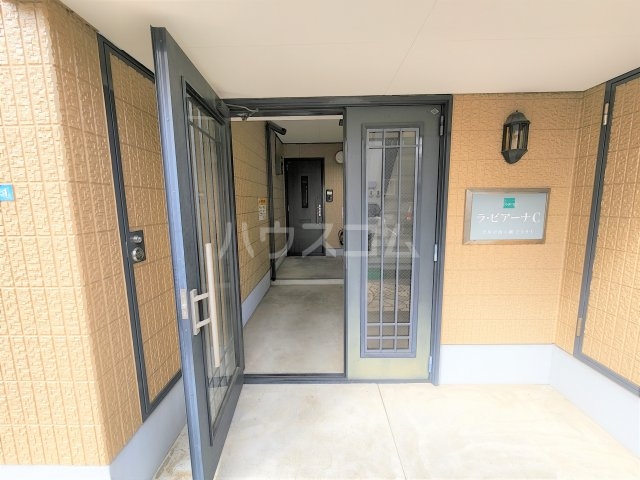 20/30 エントランス