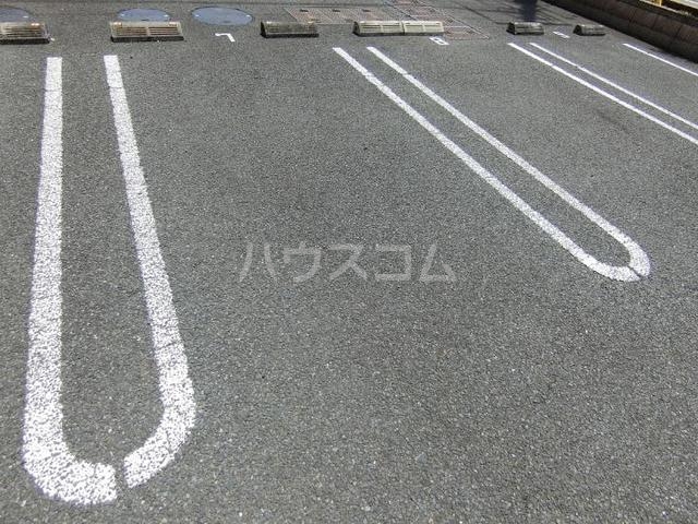 18/28 駐車場