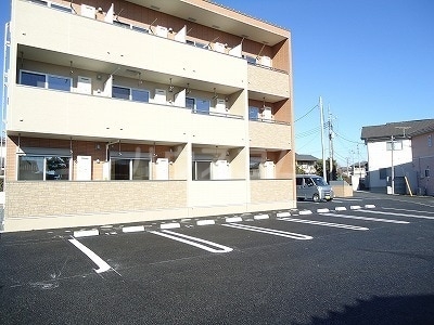 15/18 駐車場