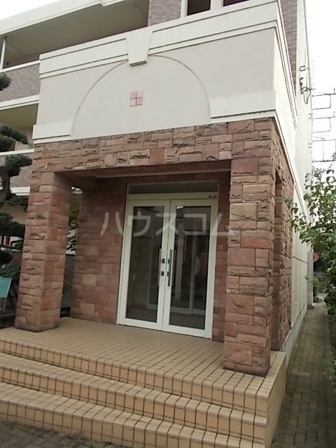 13/22 エントランス