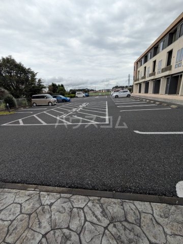 27/30 駐車場