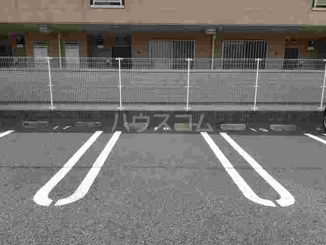 27/30 駐車場