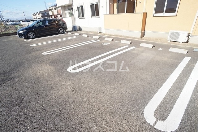 13/19 駐車場