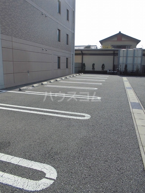 16/27 駐車場