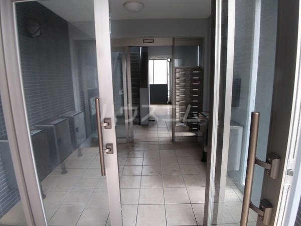 25/30 エントランス