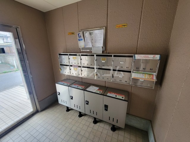 27/30 エントランス