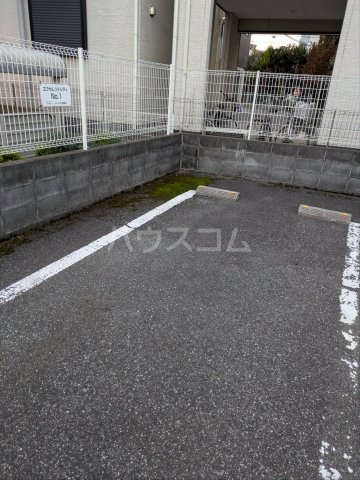 21/28 駐車場