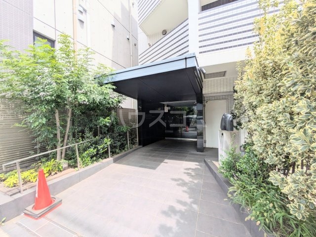 21/30 エントランス