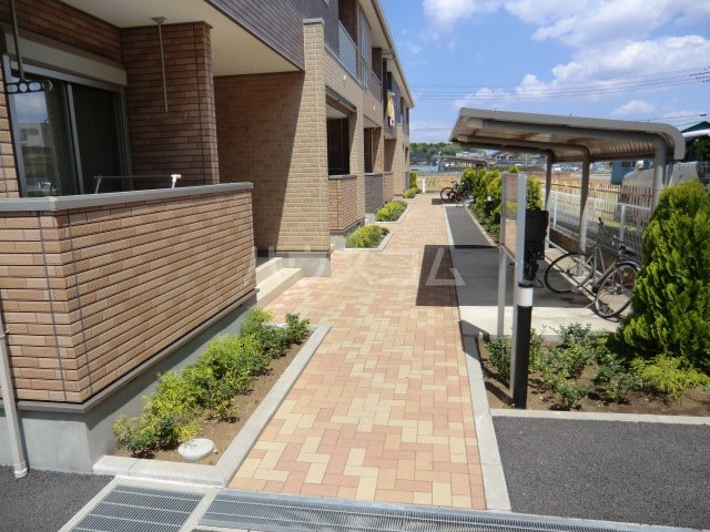 28/30 エントランス