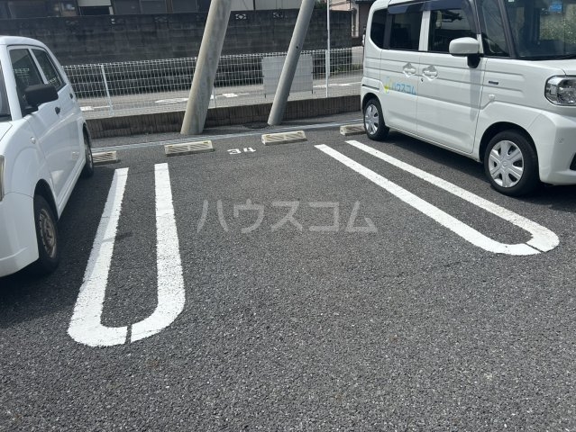 26/30 駐車場