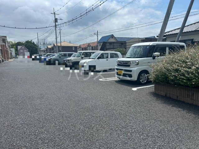27/30 駐車場