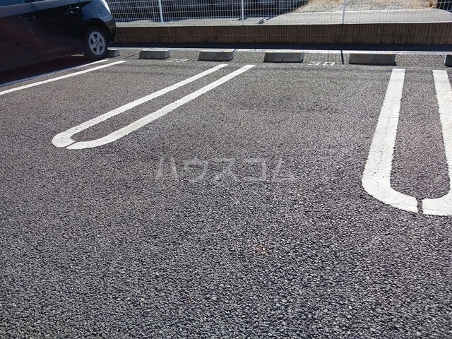 28/30 駐車場