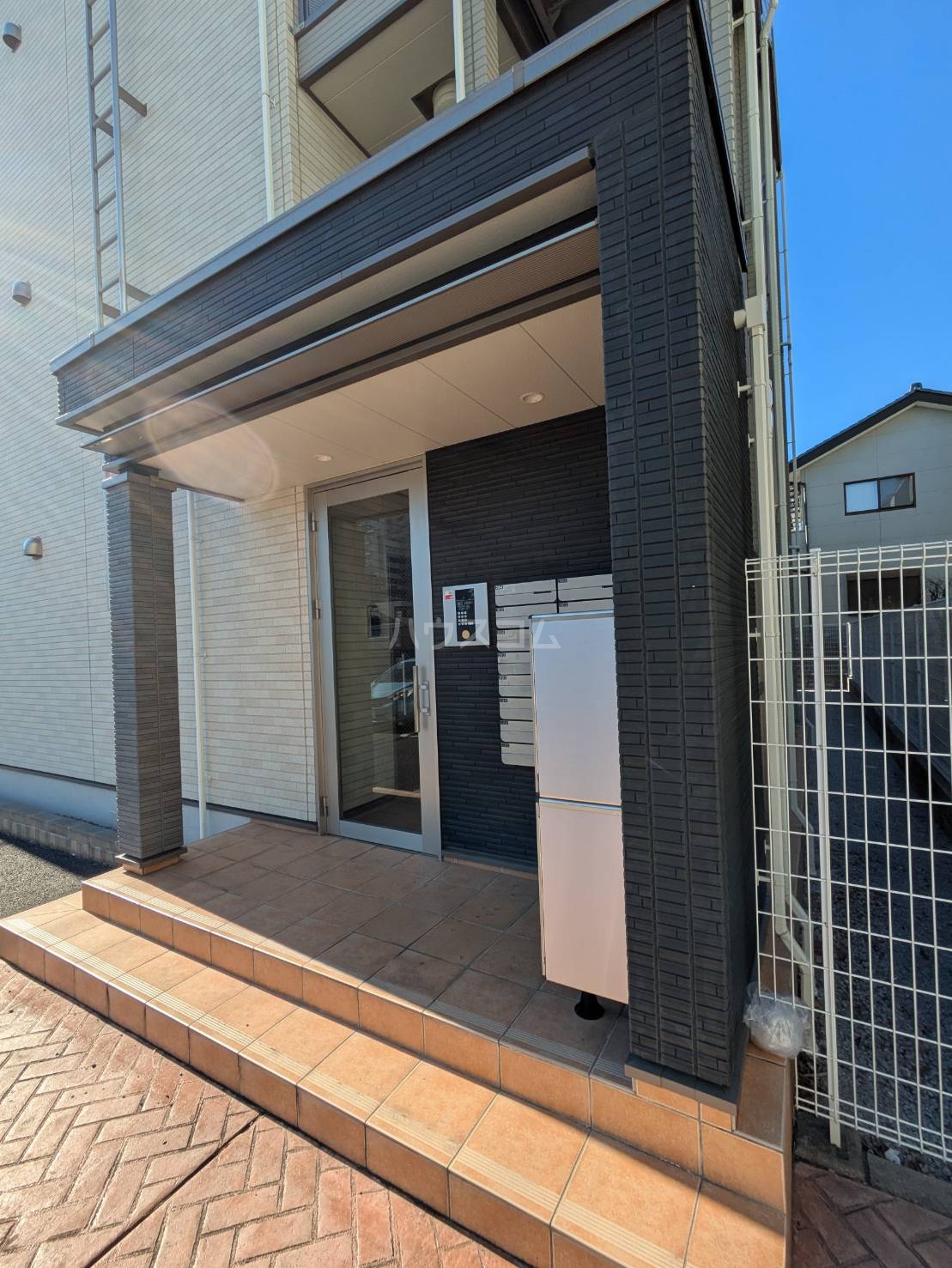 24/30 エントランス