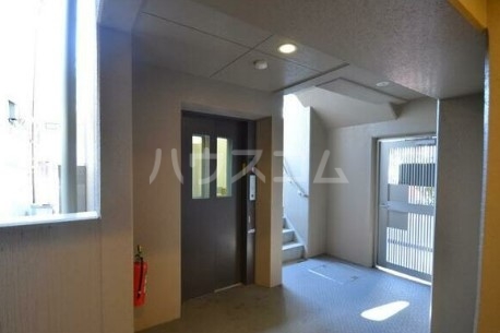 13/15 エントランス