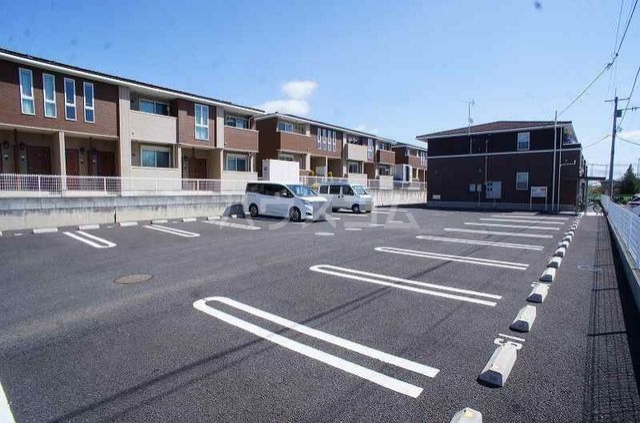 25/28 駐車場