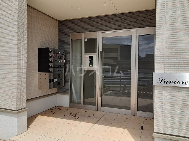 23/30 エントランス