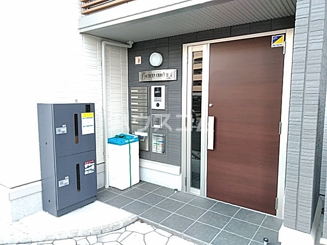 18/26 エントランス