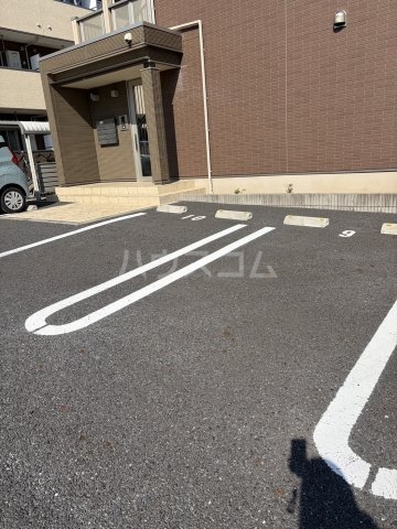 27/30 駐車場