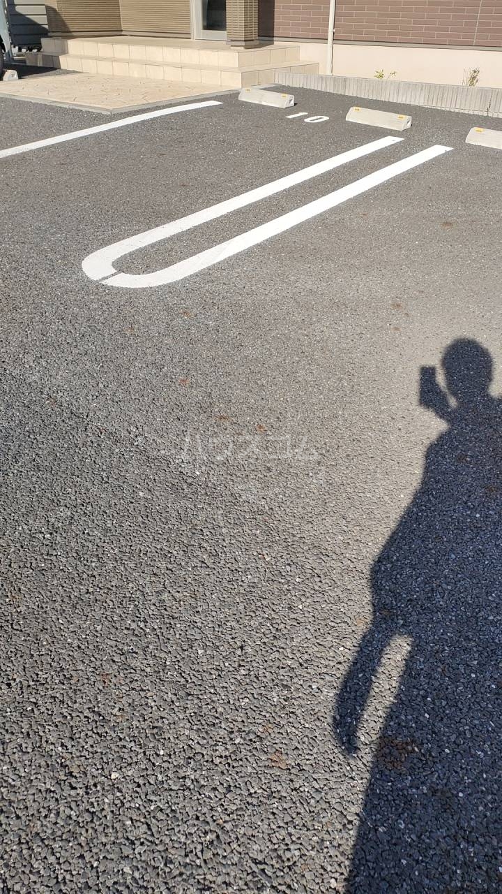 28/30 駐車場