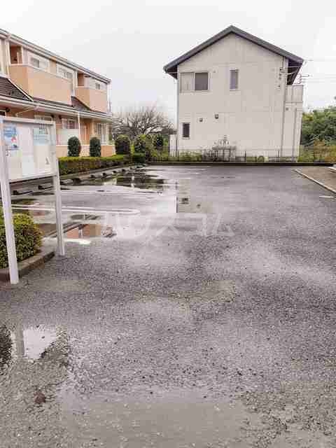 14/27 駐車場