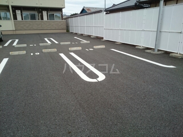 27/30 駐車場