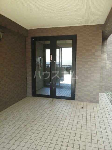 15/23 エントランス