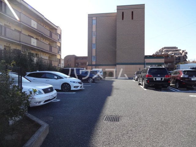 28/30 駐車場