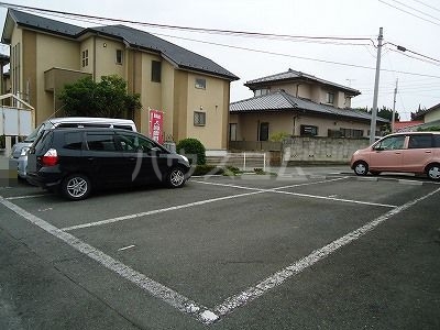 27/30 駐車場