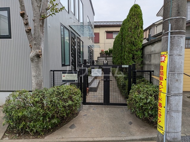 23/30 エントランス