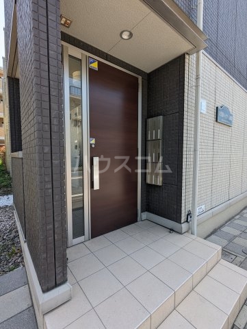 28/30 エントランス