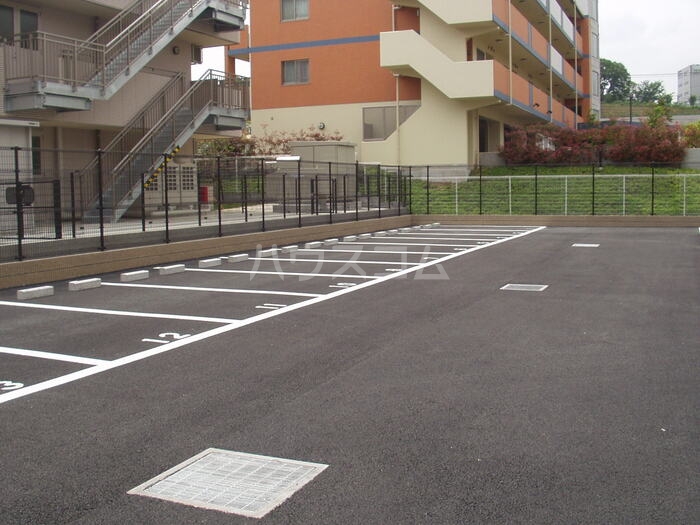 16/25 駐車場