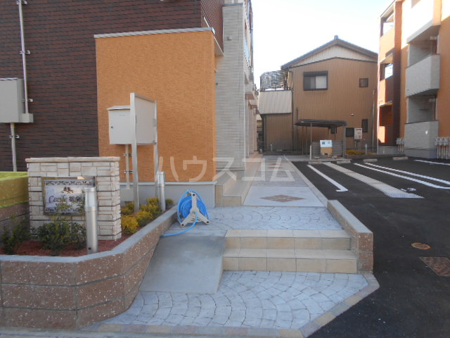 23/30 エントランス