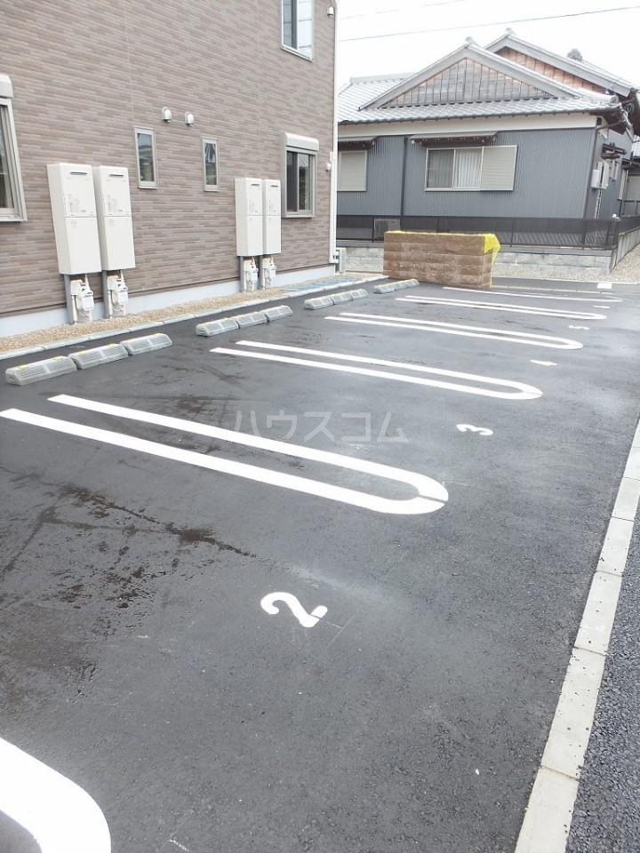 22/28 駐車場