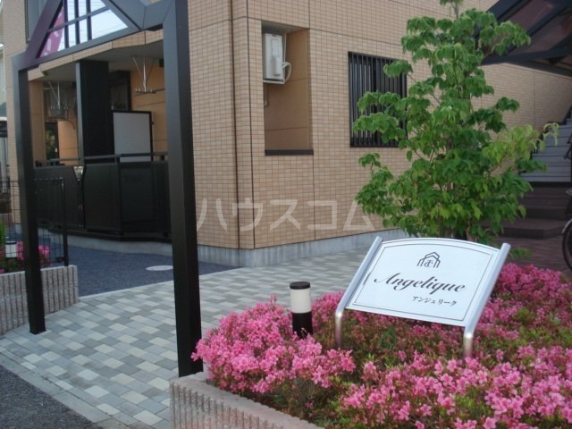 23/27 エントランス