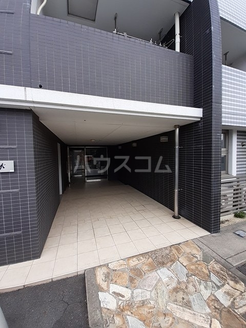 24/30 エントランス