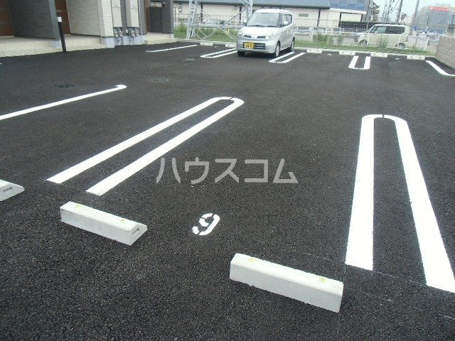 23/30 駐車場