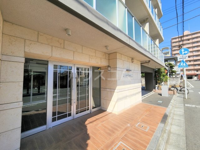 20/30 エントランス