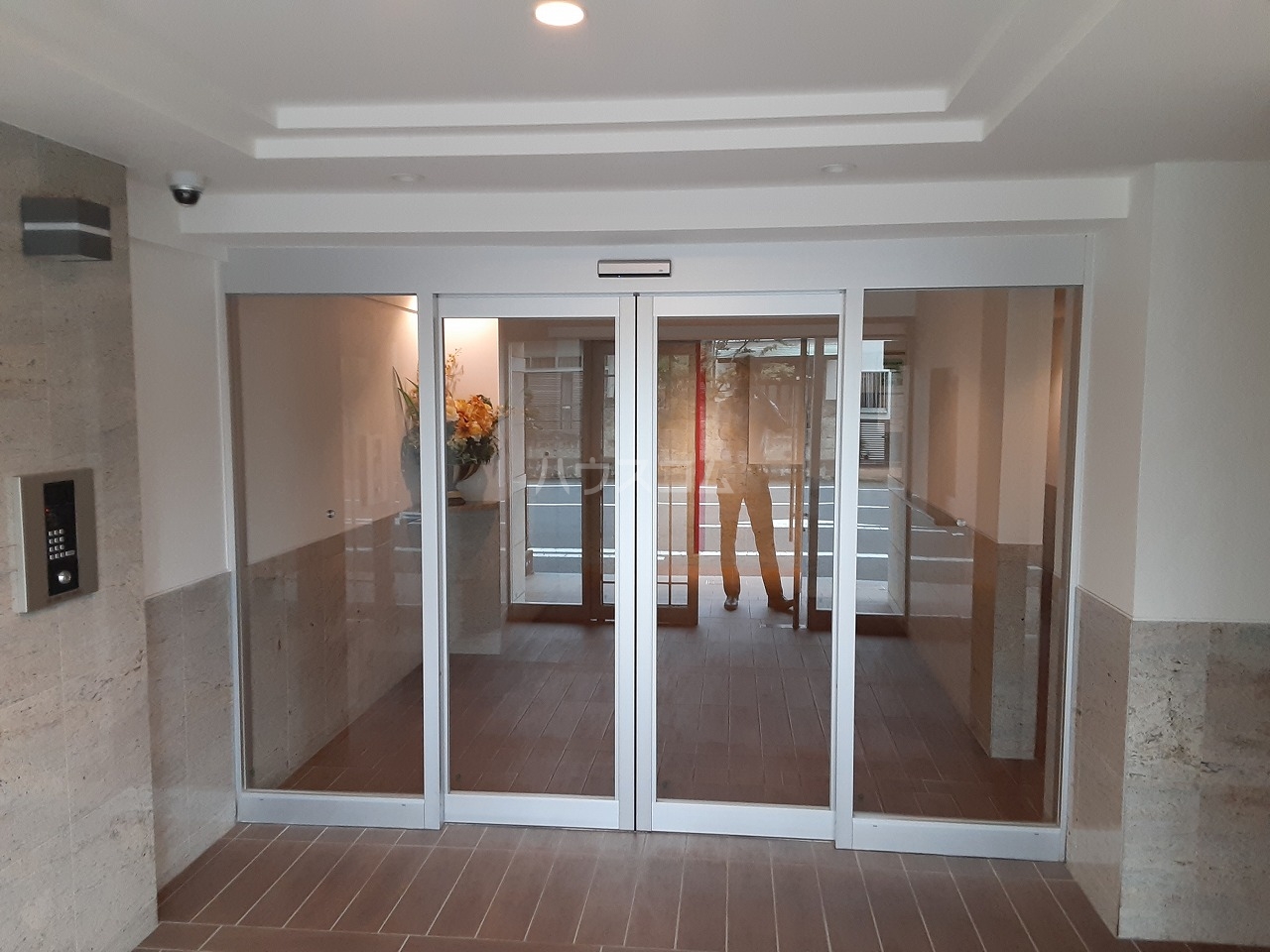 21/30 エントランス