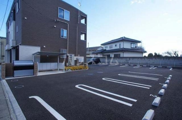 18/27 駐車場