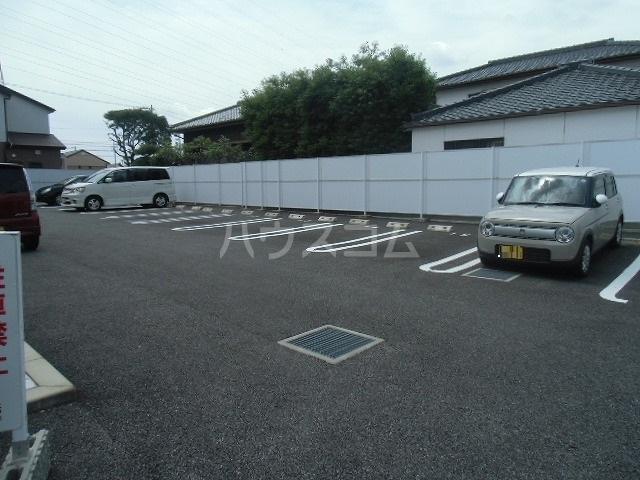22/28 駐車場